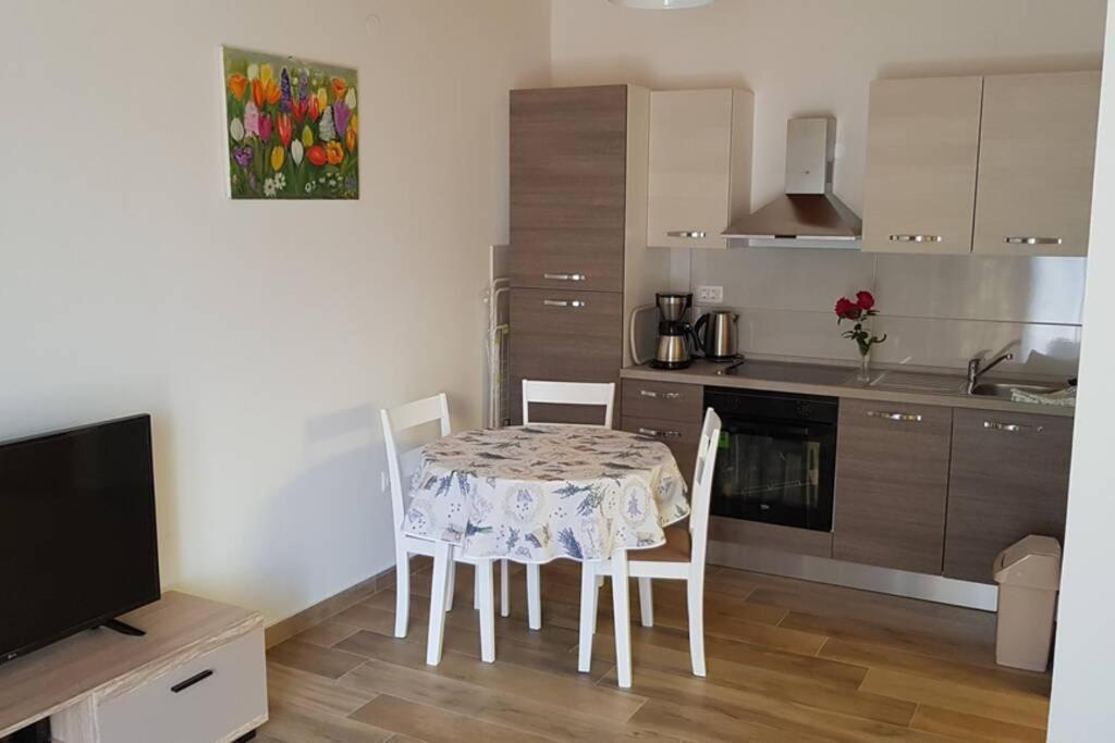 Apartment Vesna For 2, Free Parking And Wi-Fi Pula Buitenkant foto